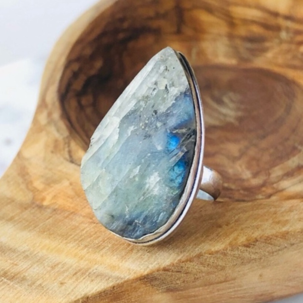 Labradorite Silver Ring - Picture 2 of 10